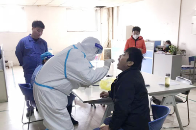 滕州市善南社區(qū)衛(wèi)生服務中心全面推進冷鏈非冷鏈場所與重點人員核酸檢測采樣工作