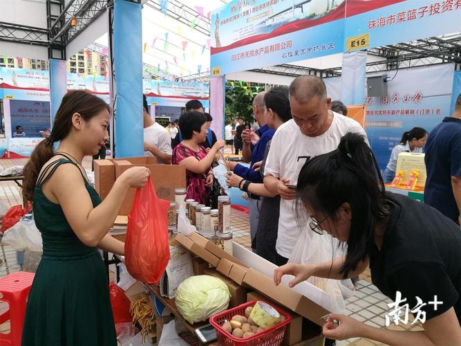 這個農副產品展銷會也太厲害了吧,能吃能喝還能接大訂單